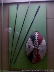 Lanças e escudo Masai